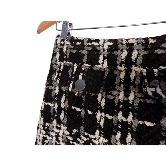 Skirt plaid textured a line mini skirt size Medium - Picture 2 of 5